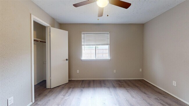 Building Photo - 2331 Barrington Pl Dr