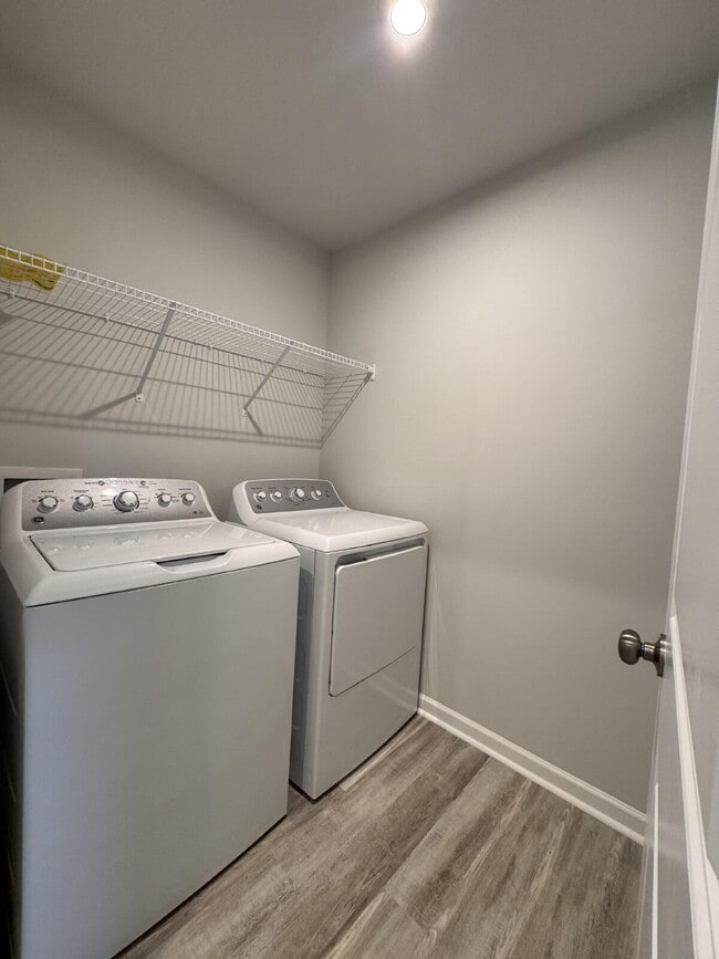 Building Photo - PRICE REDUCED! Modern 3-Bed Townhome in Greer — Stylish Design & Community Perks in Prime Location!