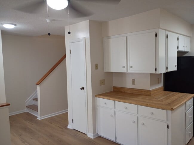 Building Photo - Townhouse for Rent
