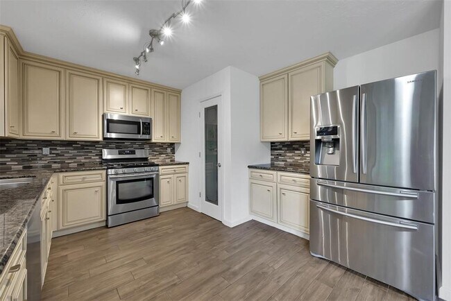 Building Photo - 26907 Castlecliff Ln