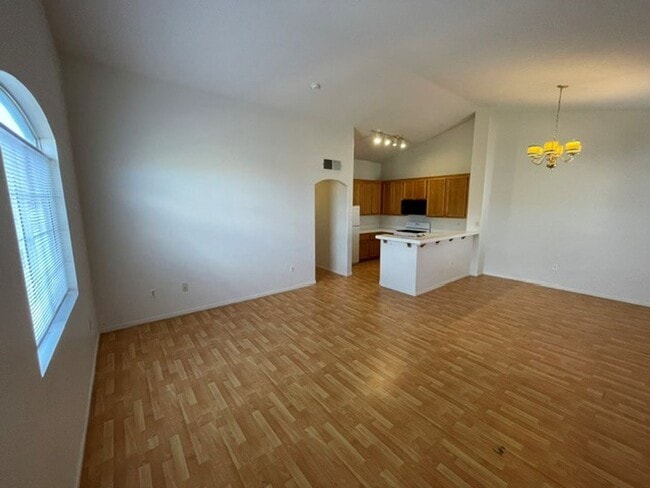 Building Photo - 75 N Valle Verde Dr