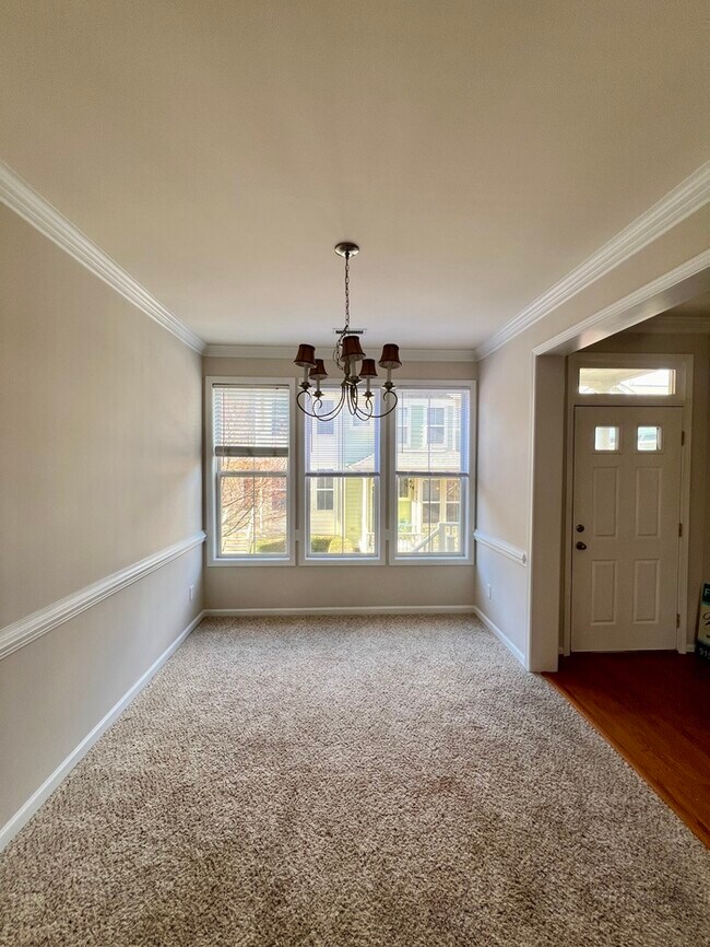 Building Photo - 539 Village Loop