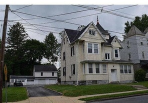 Building Photo - 220 Owen Ave