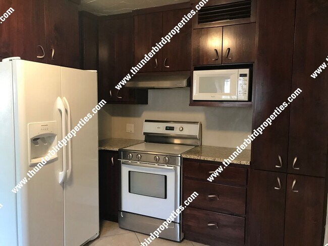 Building Photo - CNM/UNM Beauty