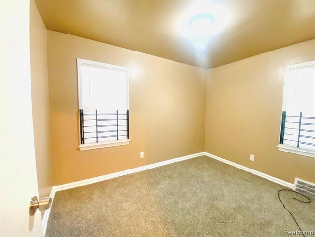 Building Photo - 15228 Lappin St