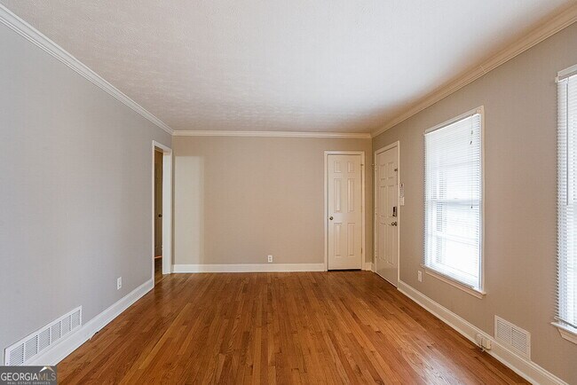 Building Photo - 6236 Queens Rd