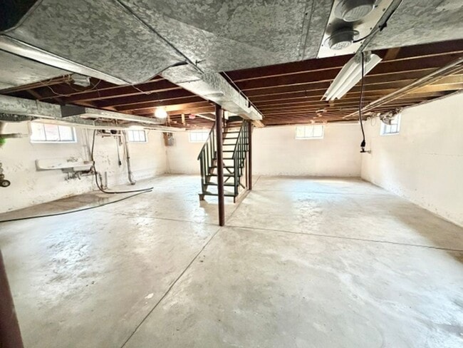Building Photo - 2414 Brighton Dr