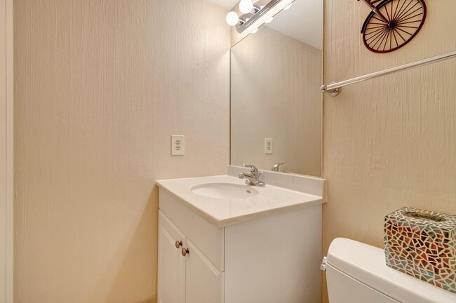 Building Photo - 4050 Cornwall C