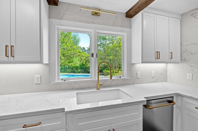 Building Photo - 5704 Woodside Ave