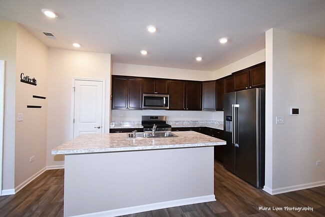 Building Photo - 325 Sussex Ln