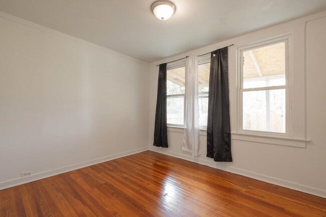 Building Photo - 1323 Columbia St