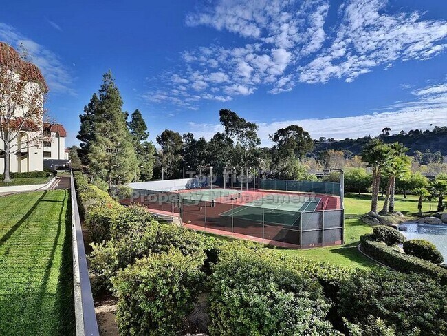 Building Photo - Upgraded Top-Floor 2 bed/ 2 bath with Pool...