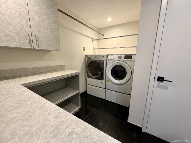 Building Photo - 5 Glen Hill Ct