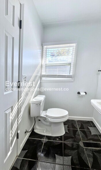 Building Photo - 11305 E 50th Terrace