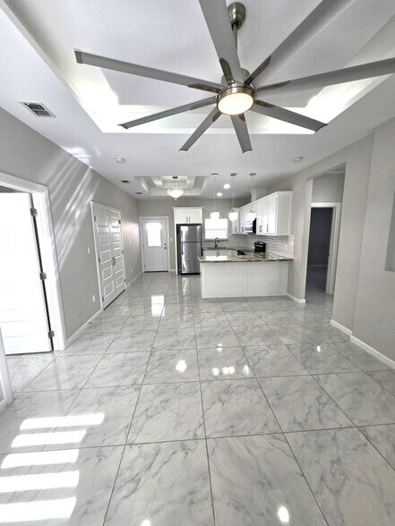 Building Photo - 1018 N Woodson Ave