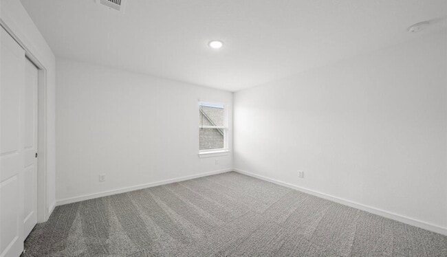 Building Photo - 302 Little Spg Ct