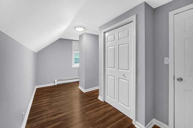 Building Photo - 314 S Jasper St