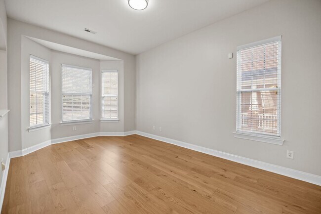 Building Photo - 10724 Alvarado Way