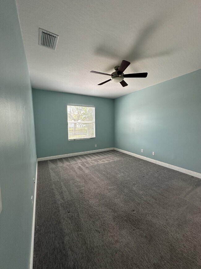 Building Photo - Spacious 4-Bedroom Home in Melbourne, FL w...