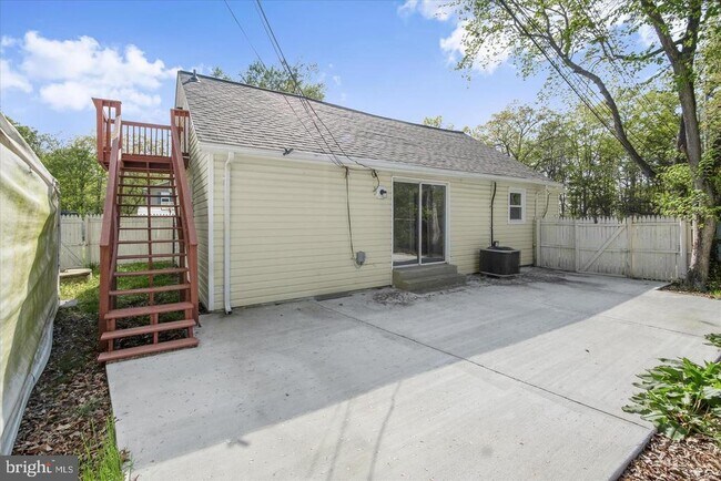Building Photo - 6306 Leapley Rd