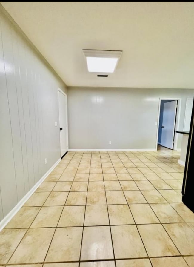 Building Photo - 206 Goff Dr