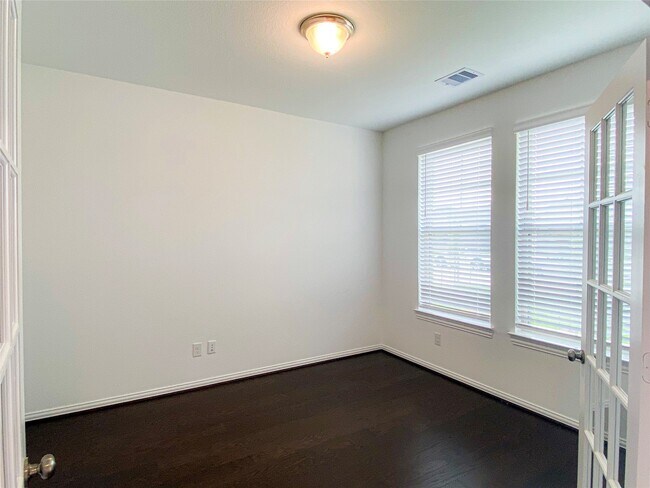 Building Photo - 31302 Whitfield Ct