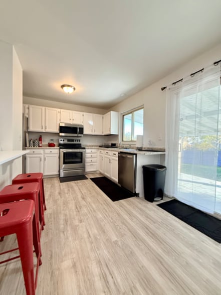 Primary Photo - 2708 W 98th Dr