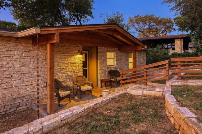 Building Photo - 2906 Westhill Dr