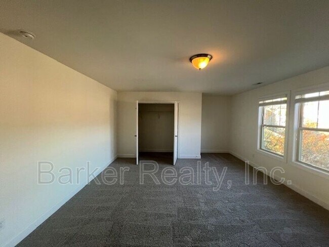 Building Photo - 324 Matilda Pl