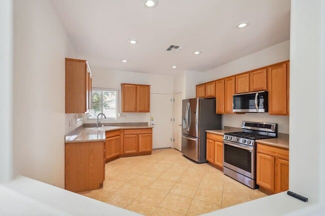 Building Photo - 55+, Age Restricted, 2 Bed, 2 Bath, Single...