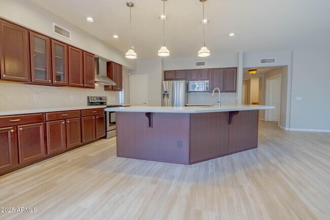 Building Photo - 1153 W Windhaven Ave