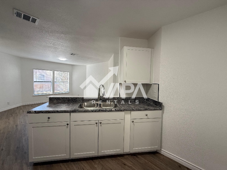 Building Photo - 10362 Tippecanoe