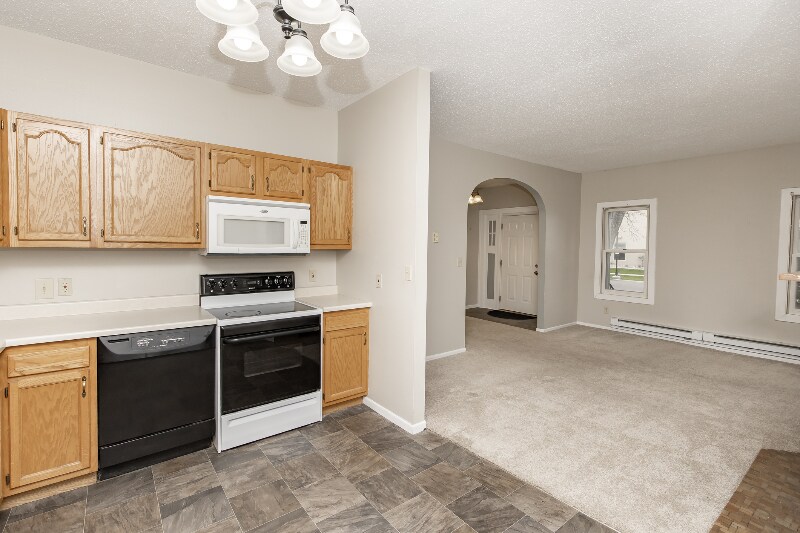 Building Photo - 344 6th Ave S