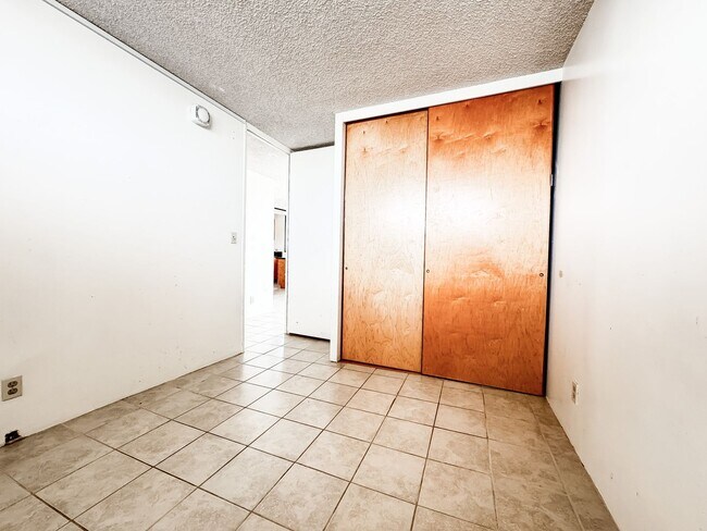 Building Photo - 2121 Ala Wai Blvd