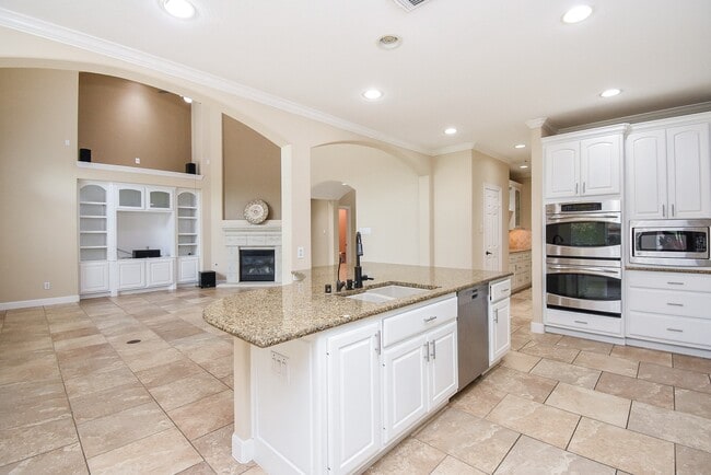 Building Photo - 7606 Westmoreland Dr