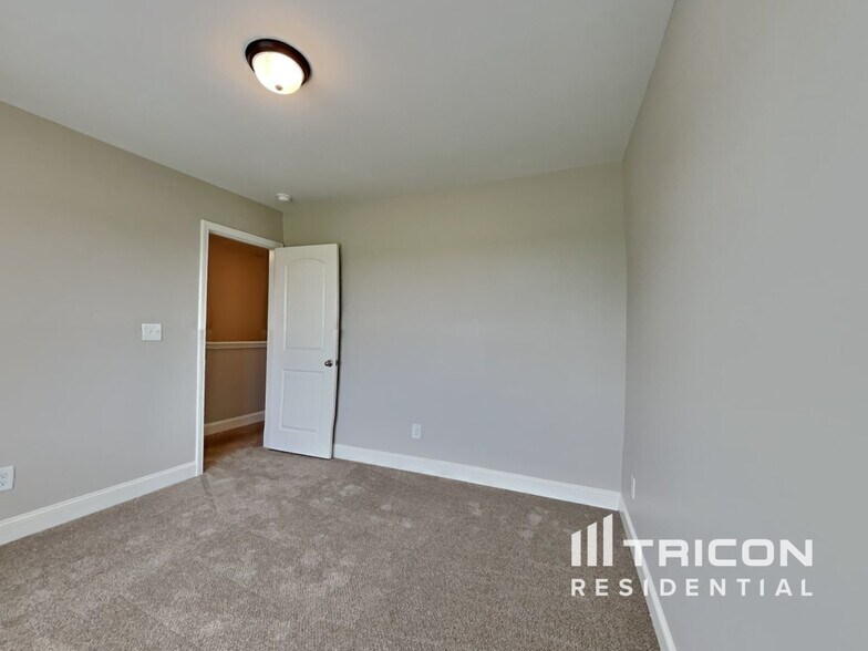 Building Photo - 83 Fish Whistle Ct