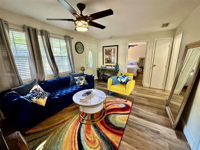 Building Photo - 1710 NE 5th Ct