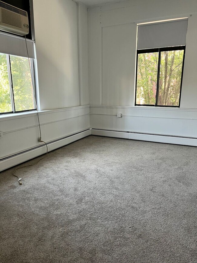 Building Photo - Leasing Agent