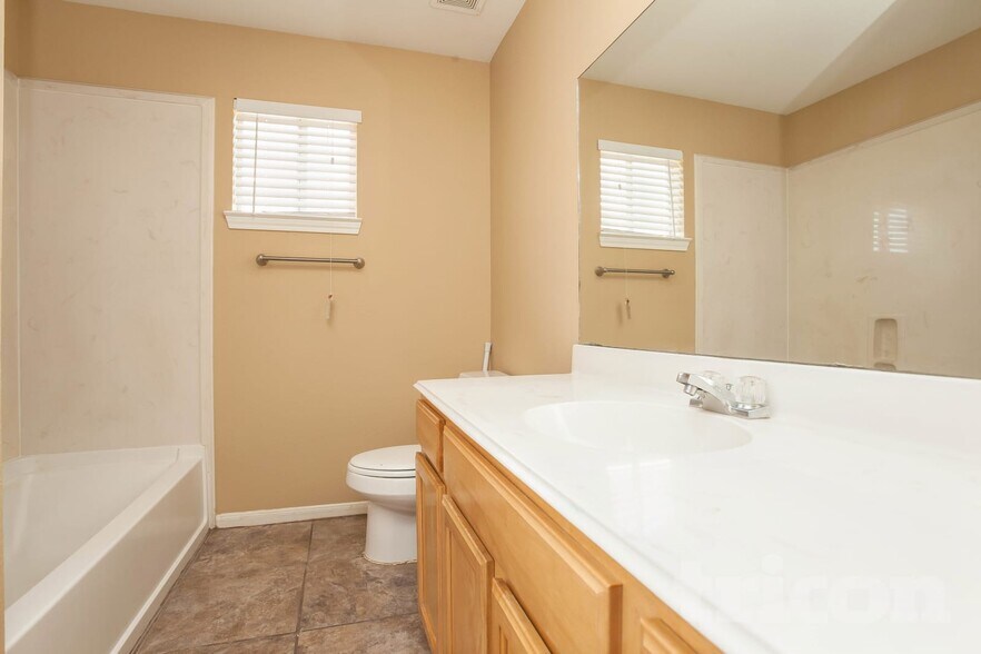 Building Photo - 6128 Silver Leaf Dr