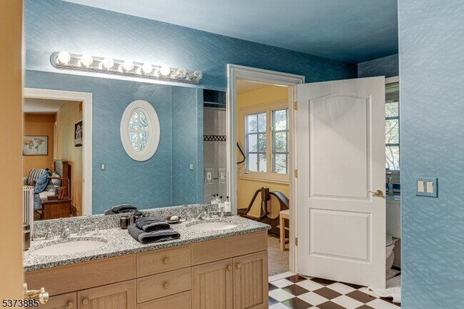 Building Photo - 21 Stoningham Dr