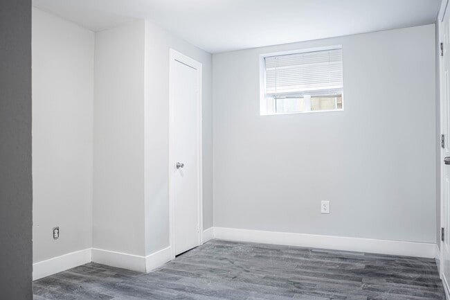 Building Photo - 2348 Moore St