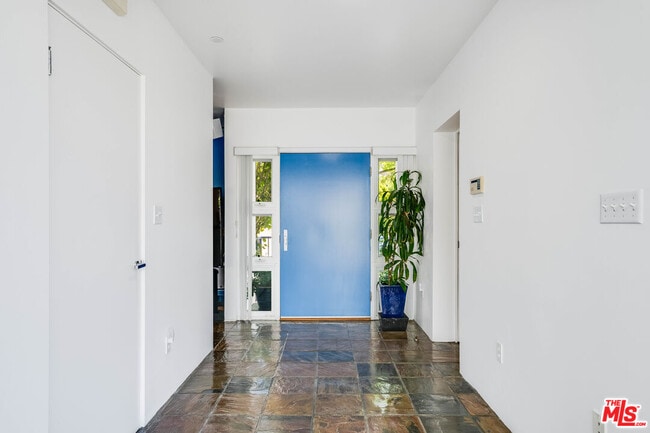 Building Photo - 2397 Nalin Dr