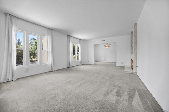 Building Photo - 9643 Amestoy Ave