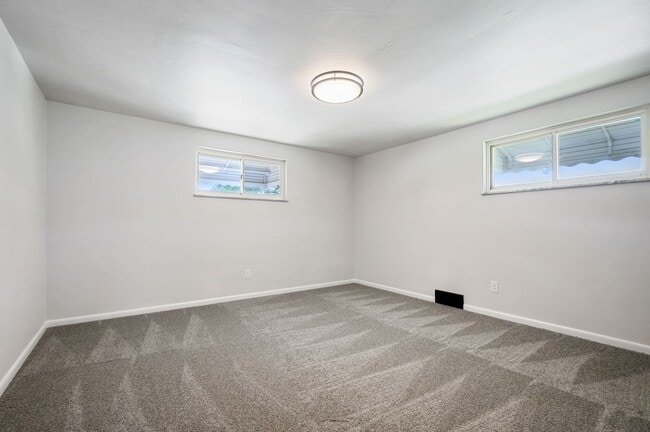 Building Photo - Stunning 3 bedroom home in West Mifflin available July 1!