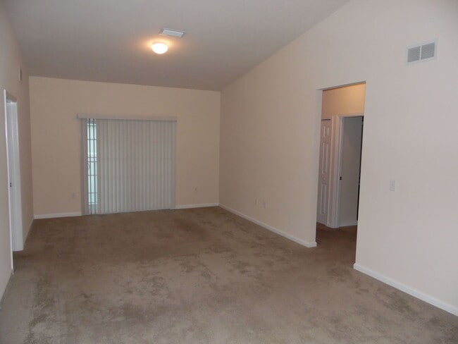 Building Photo - Very nice 3/2 at Southside and JTB