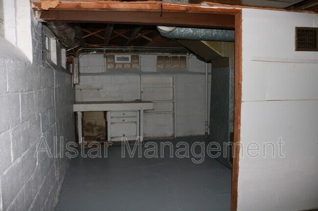 Building Photo - 740 E 254th St