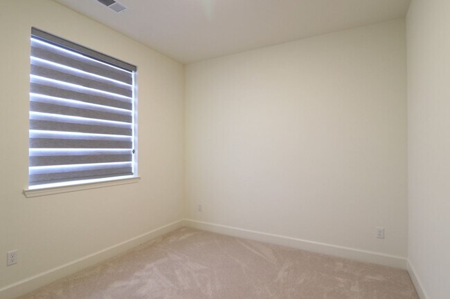 Building Photo - 6862 Ronaldinho Dr