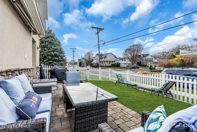 Building Photo - 120 10th Ave