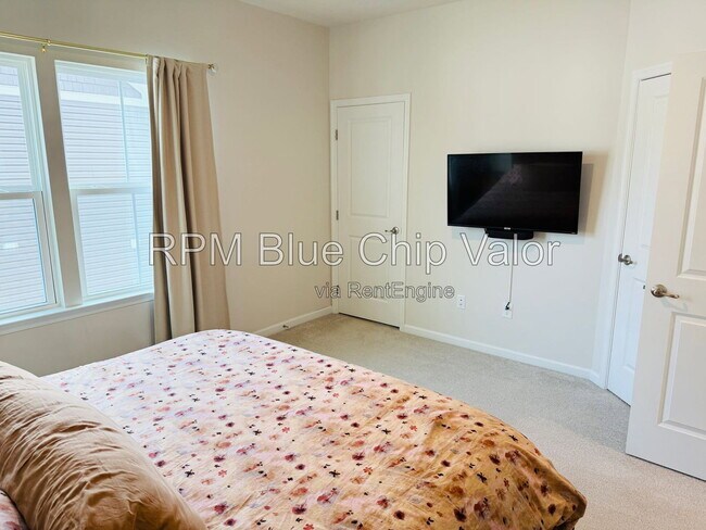 Building Photo - 14 Wentworth Ln