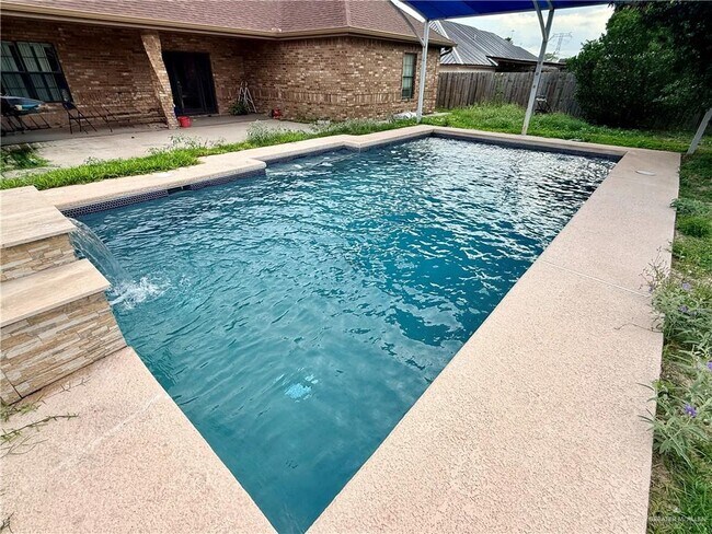 Building Photo - 18 Marble St